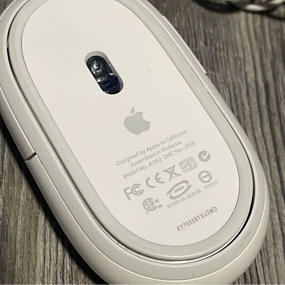 Apple Wired Mighty Mouse Model No. A1152 - Picture 6 of 10
